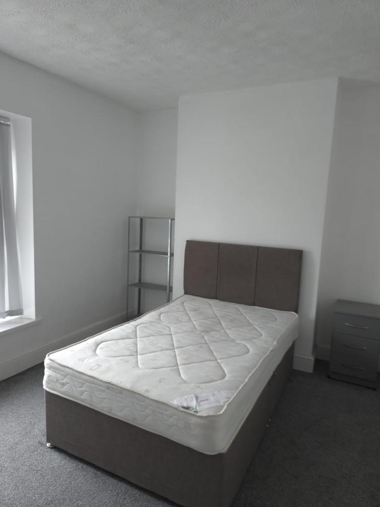 1 Stylish Room Available In a HMO property on Rhondda Street