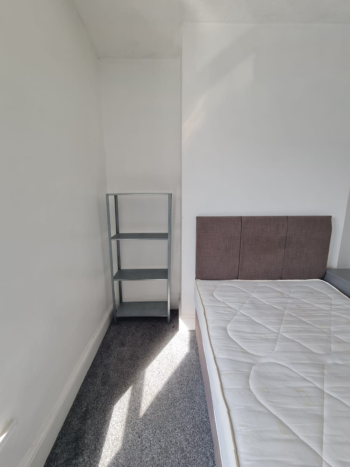 1 Stylish Room Available In a HMO property on Rhondda Street
