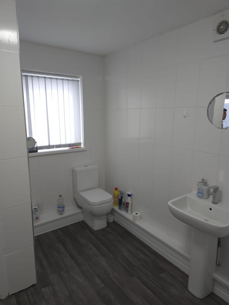 1 Stylish Room Available In a HMO property on Rhondda Street