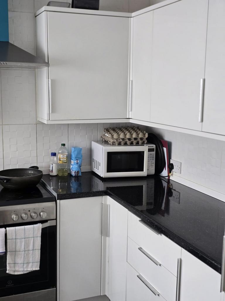 1 Stylish Room Available In a HMO property on Rhondda Street