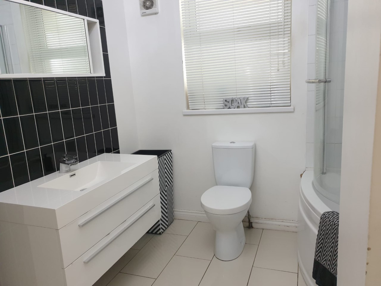 2 bedroom flat share to rent