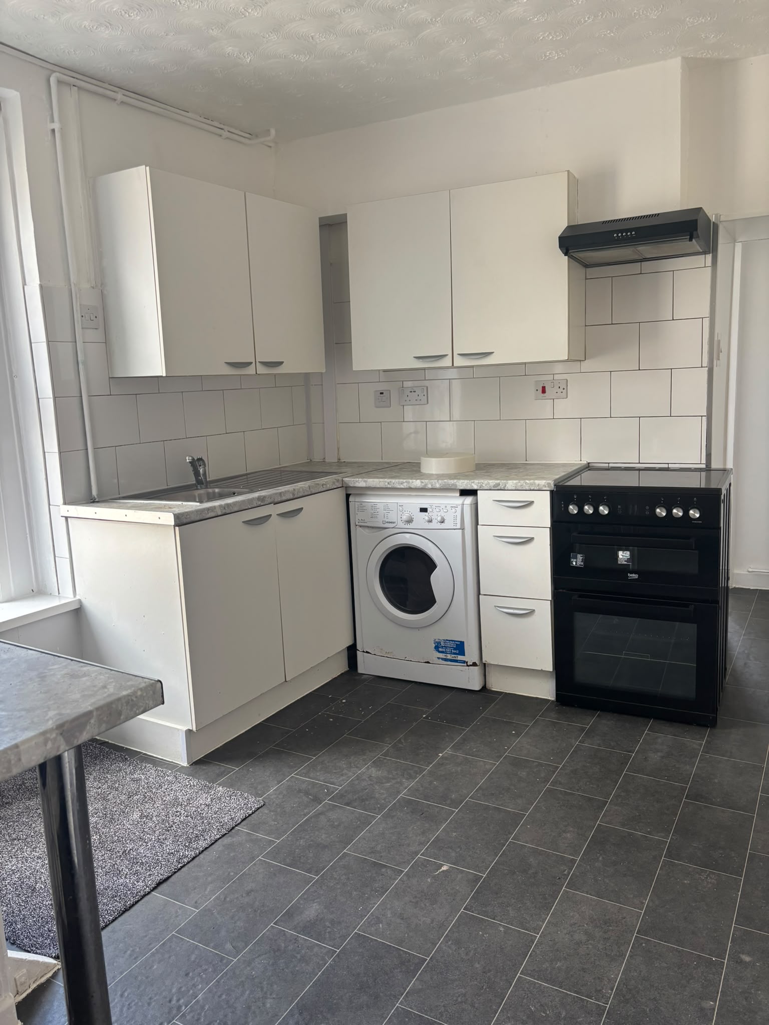 3 bedroom end of terrace house to rent