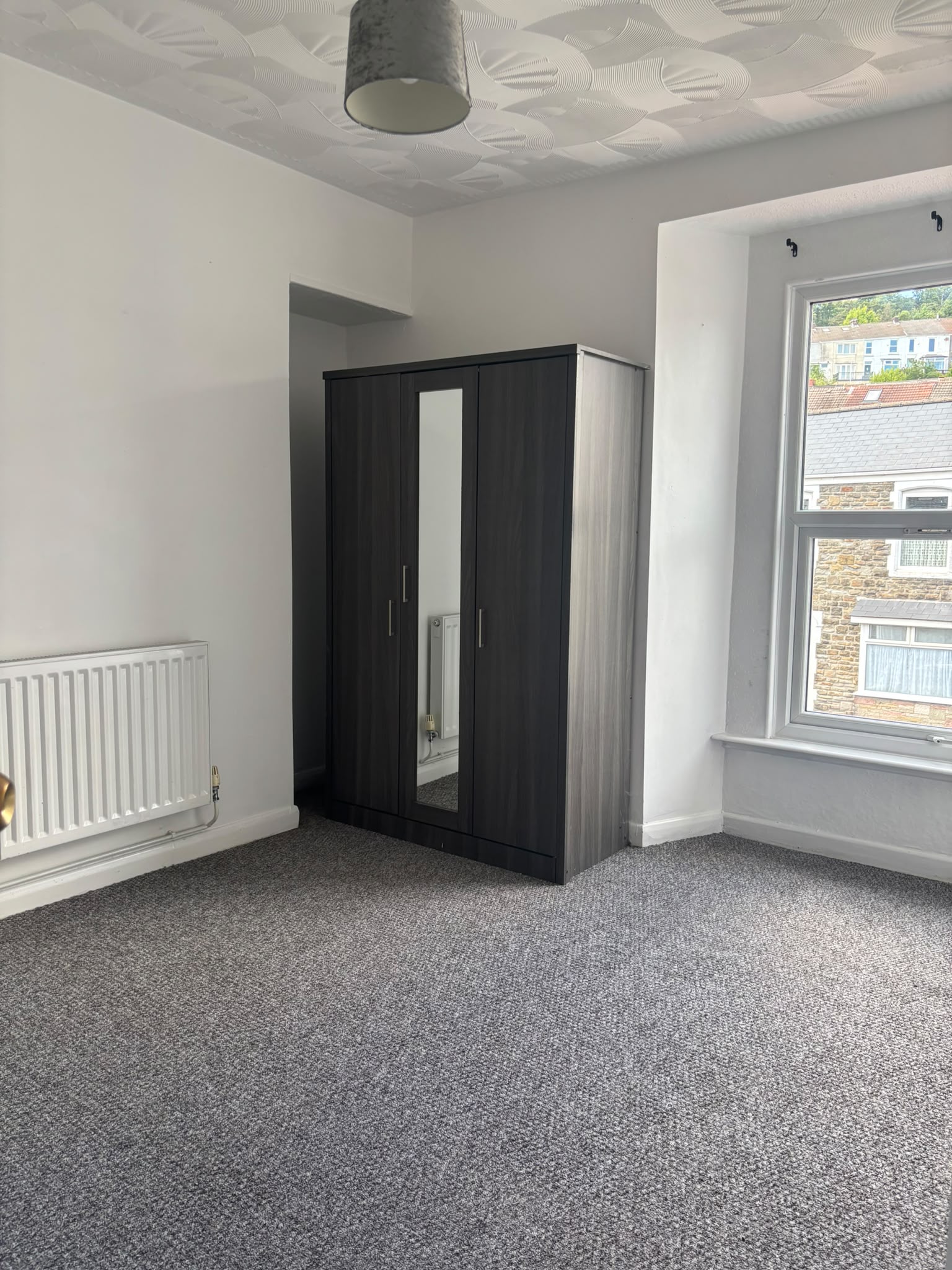3 bedroom end of terrace house to rent