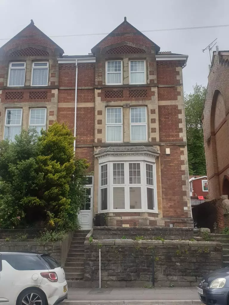 3 bedroom flat share to rent