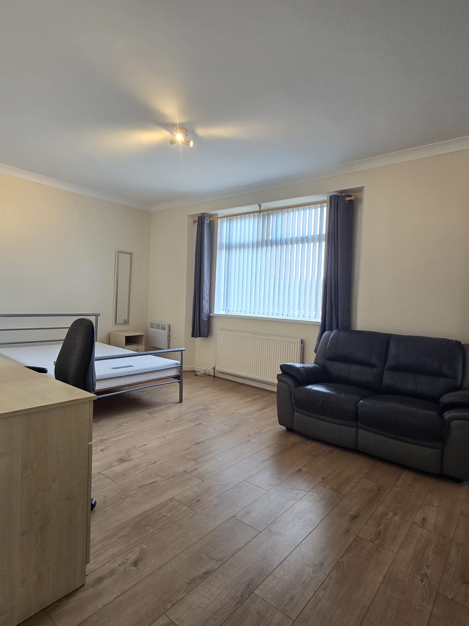 6 Rooms available for to let at Kilvey Terrace, St Thomas, Swansea, SA1 8BA (HMO)
