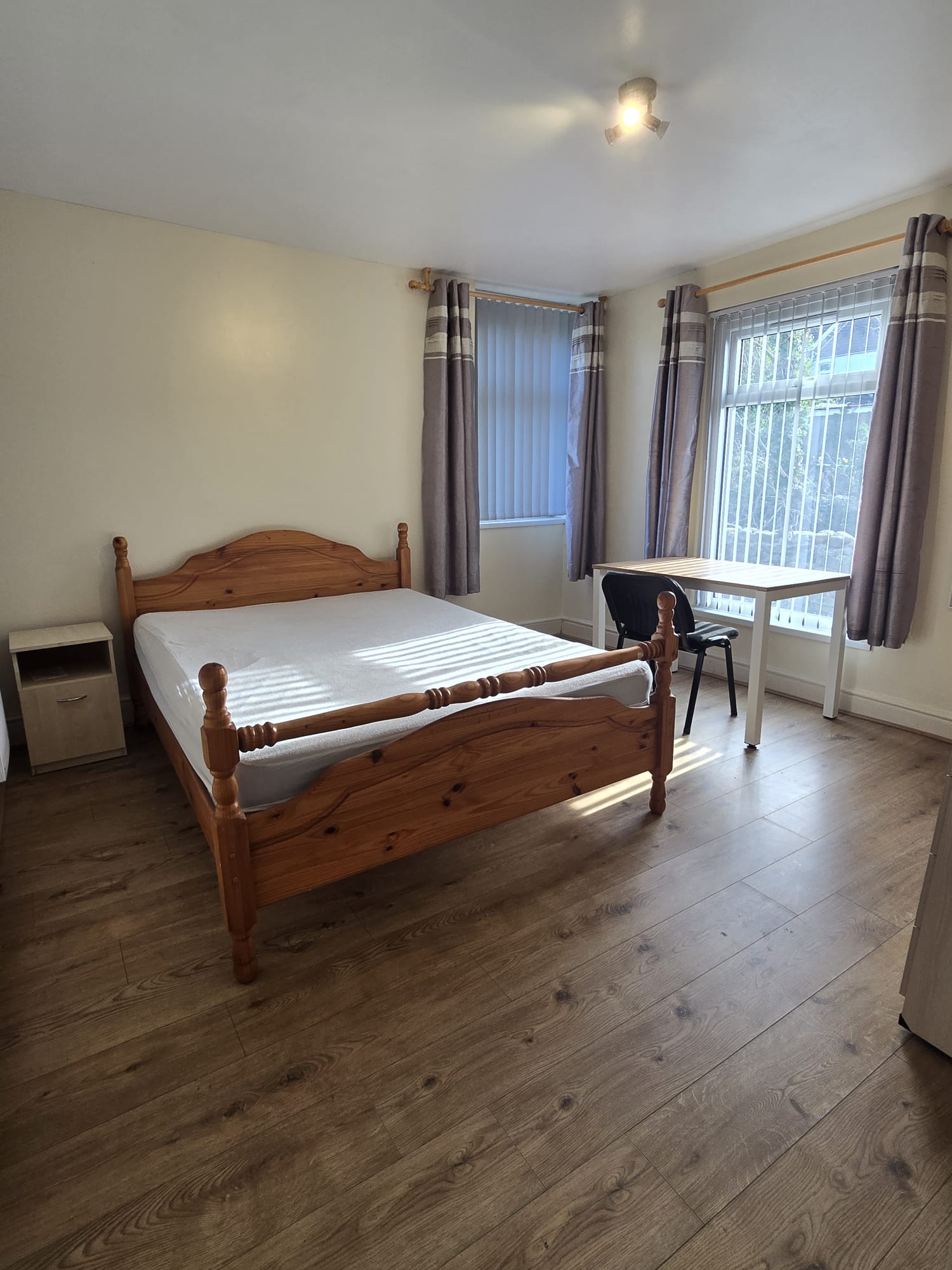 6 Rooms available for to let at Kilvey Terrace, St Thomas, Swansea, SA1 8BA (HMO)