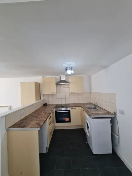 Modern Ground‑Floor One‑Bed in Sandfields, Close to Beach & City Centre