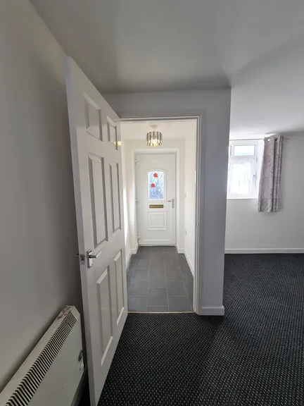 Modern Ground‑Floor One‑Bed in Sandfields, Close to Beach & City Centre