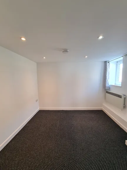 Modern Ground‑Floor One‑Bed in Sandfields, Close to Beach & City Centre