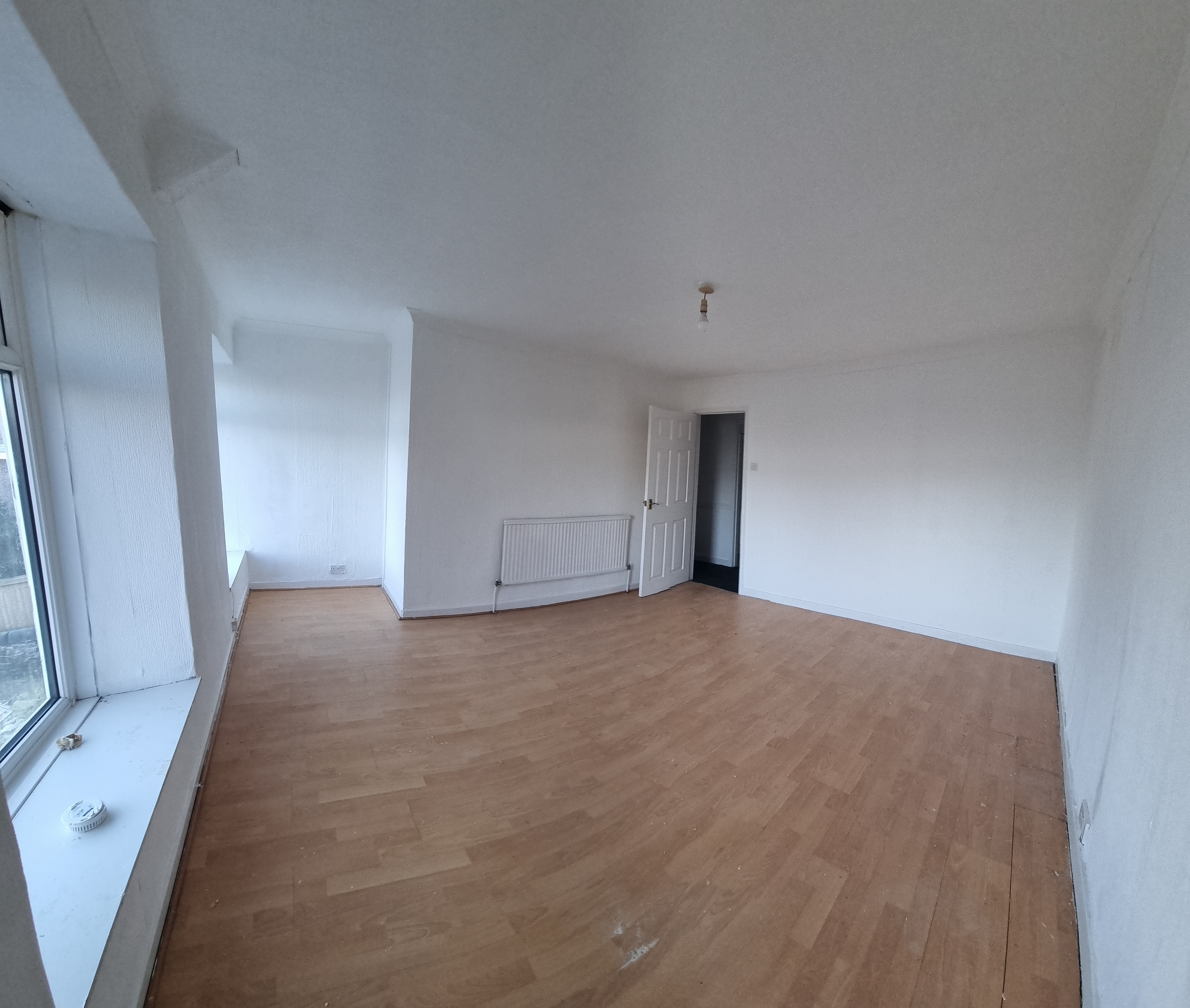 2 bedroom mid‑terrace home located in the popular residential area of Pentre‑chwyth, Bon‑y‑maen.