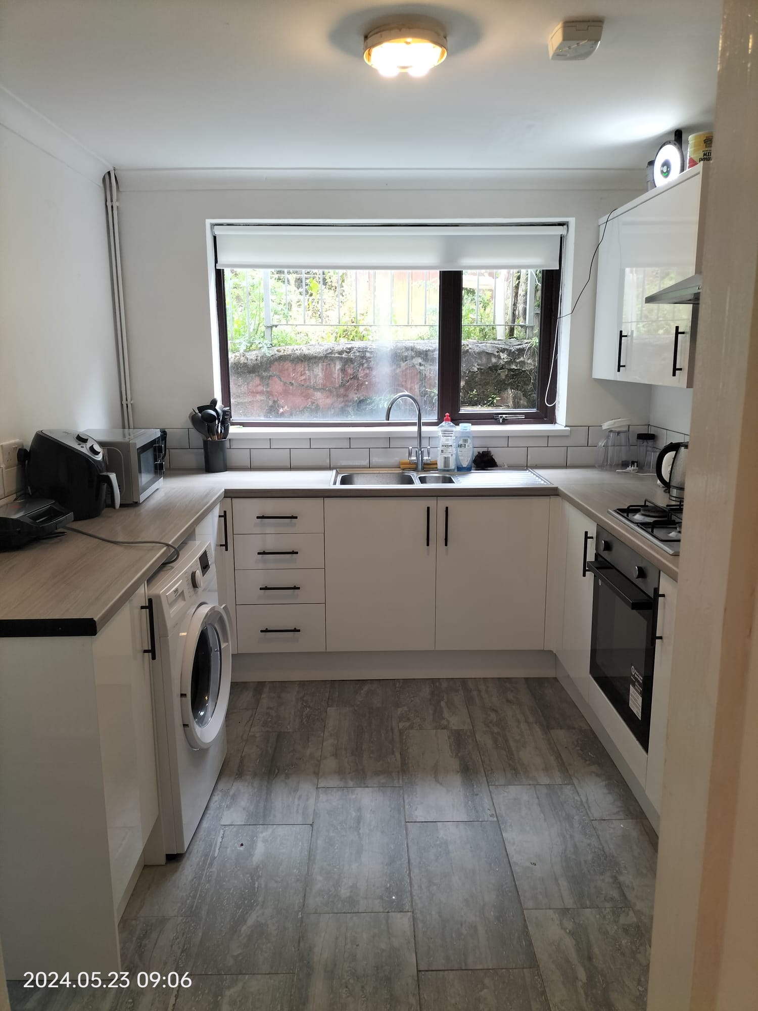 spacious and modern 2‑bedroom home has just become available on Baptist Well Street, right in the heart of Swansea.