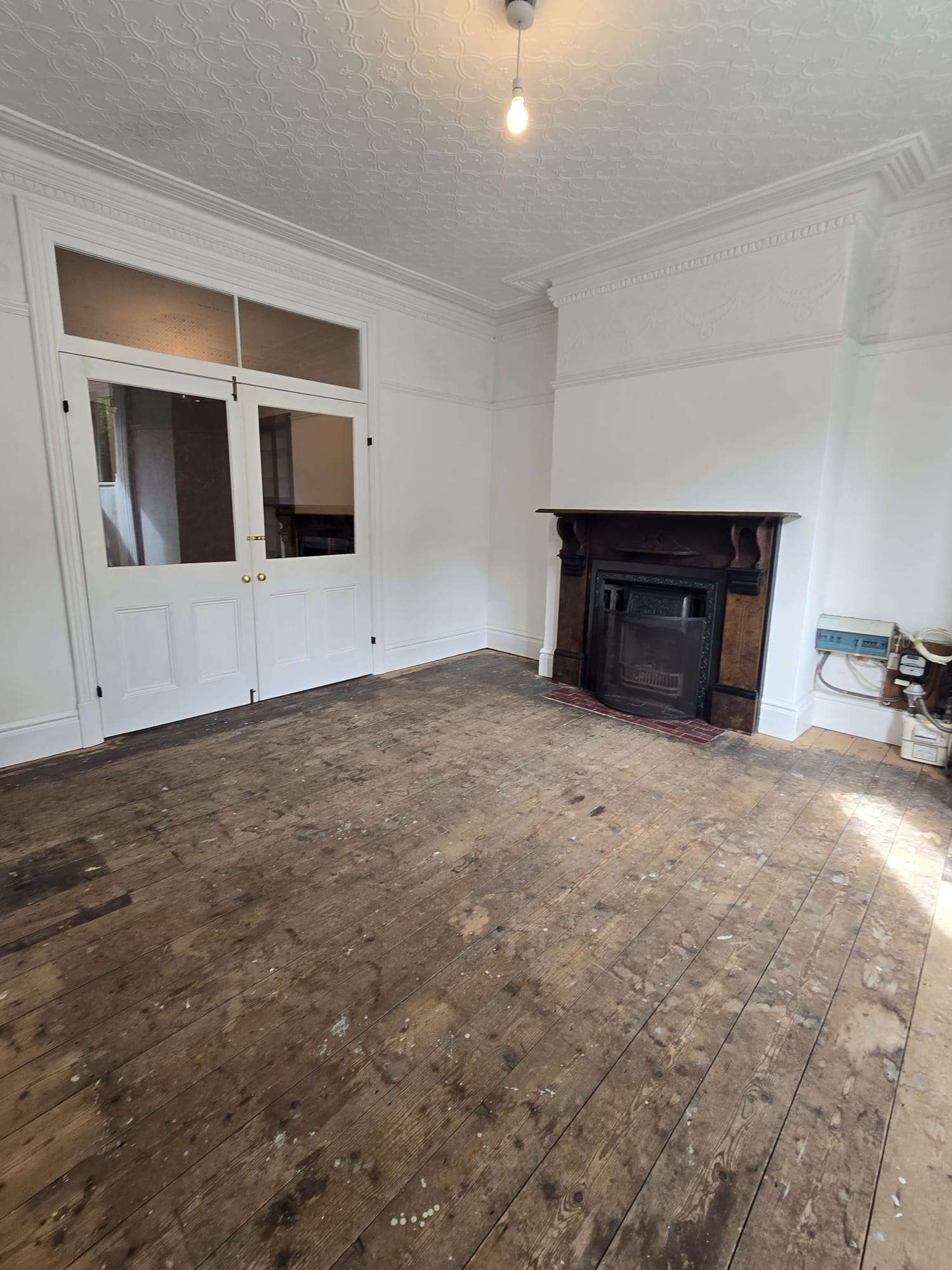 Spacious 5 Bedroom Terraced Property For Sale