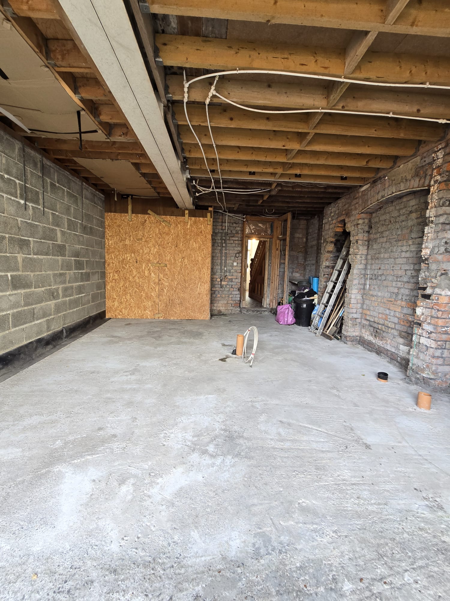 Spacious 5 Bedroom Terraced Property For Sale