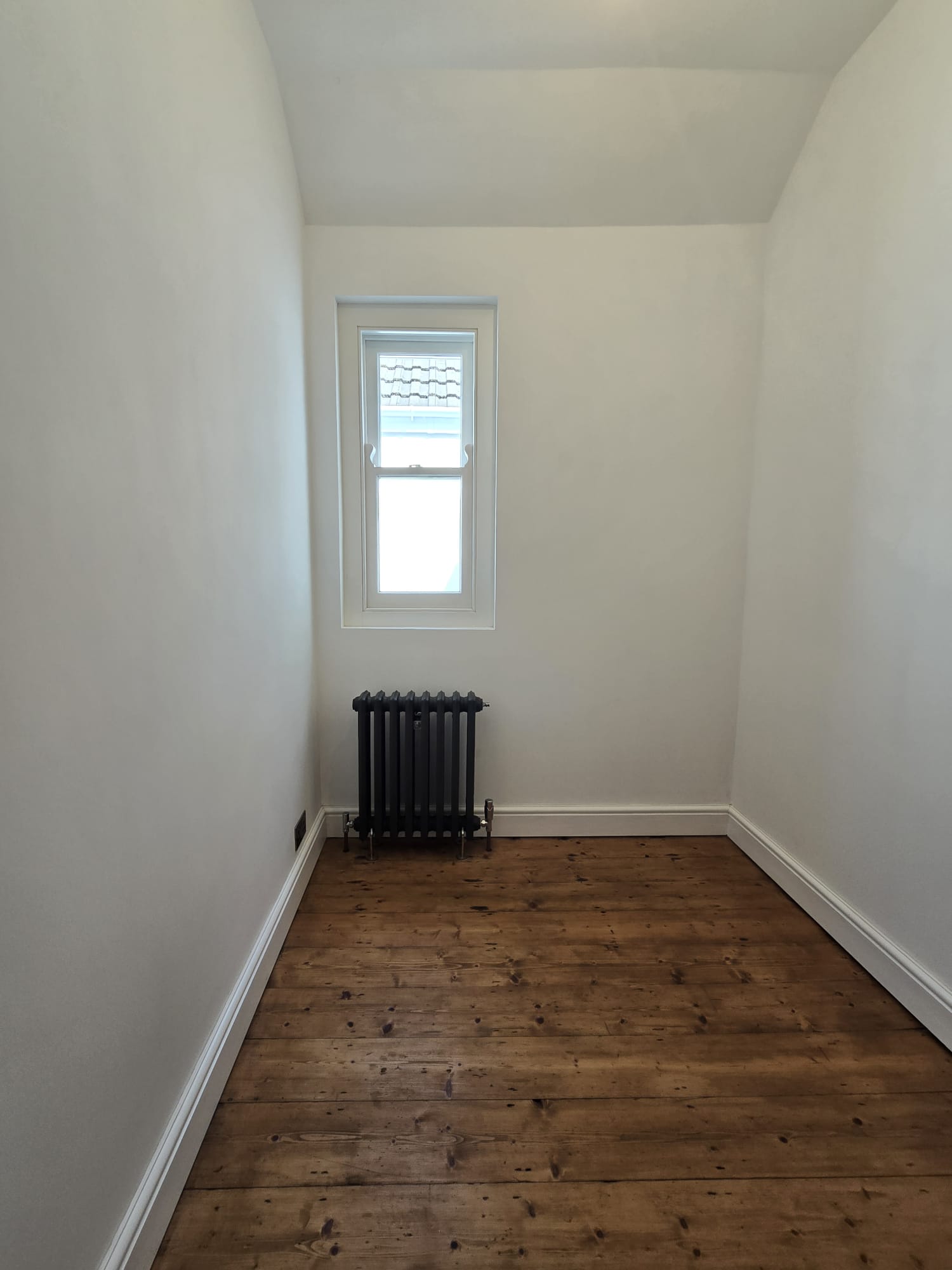 Spacious 5 Bedroom Terraced Property For Sale