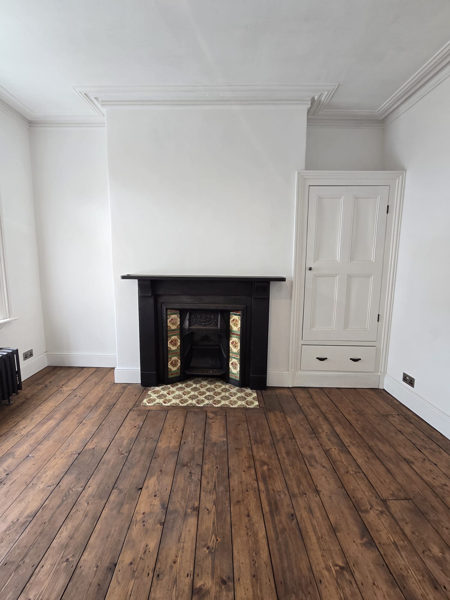 Spacious 5 Bedroom Terraced Property For Sale