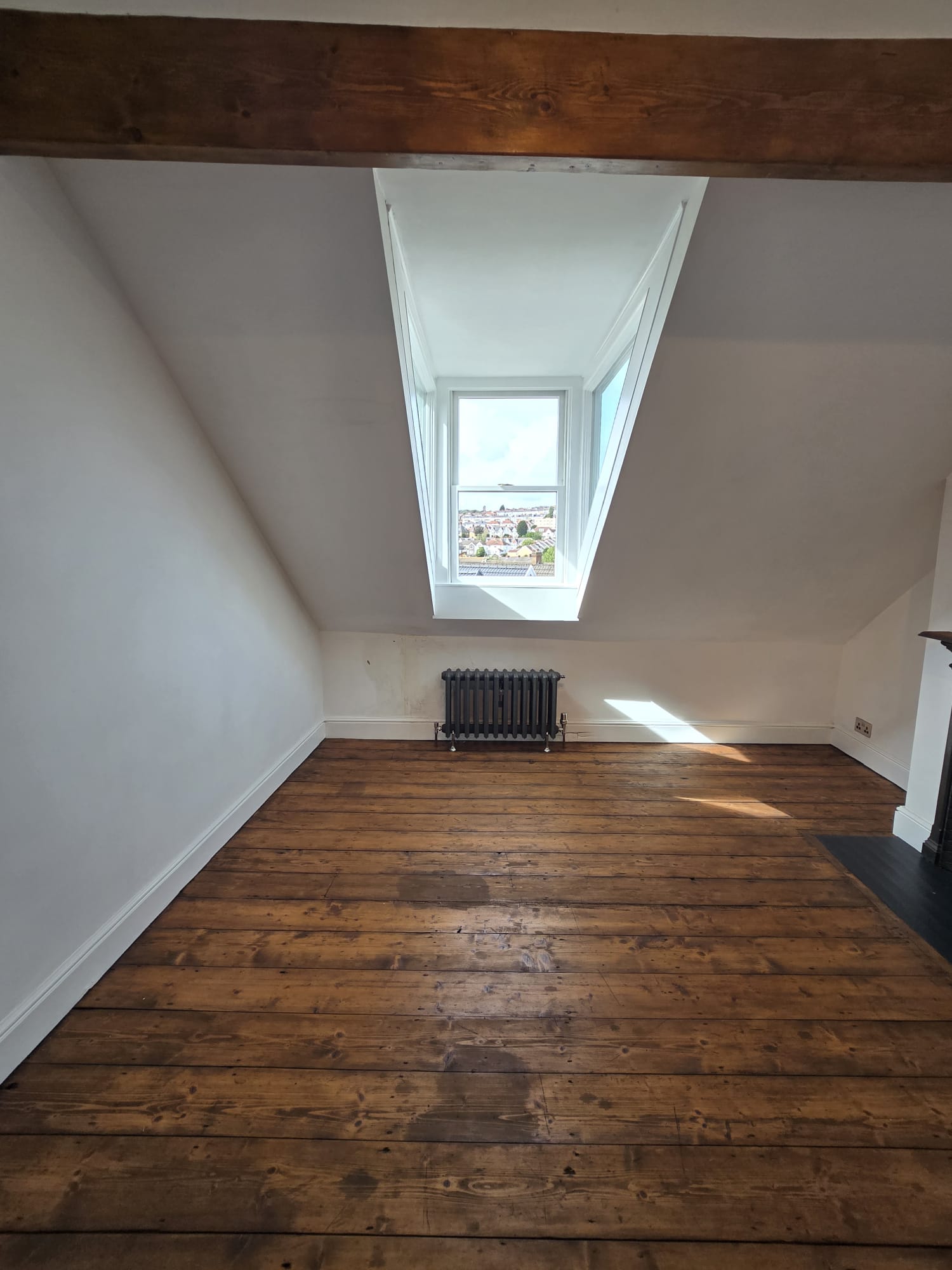 Spacious 5 Bedroom Terraced Property For Sale