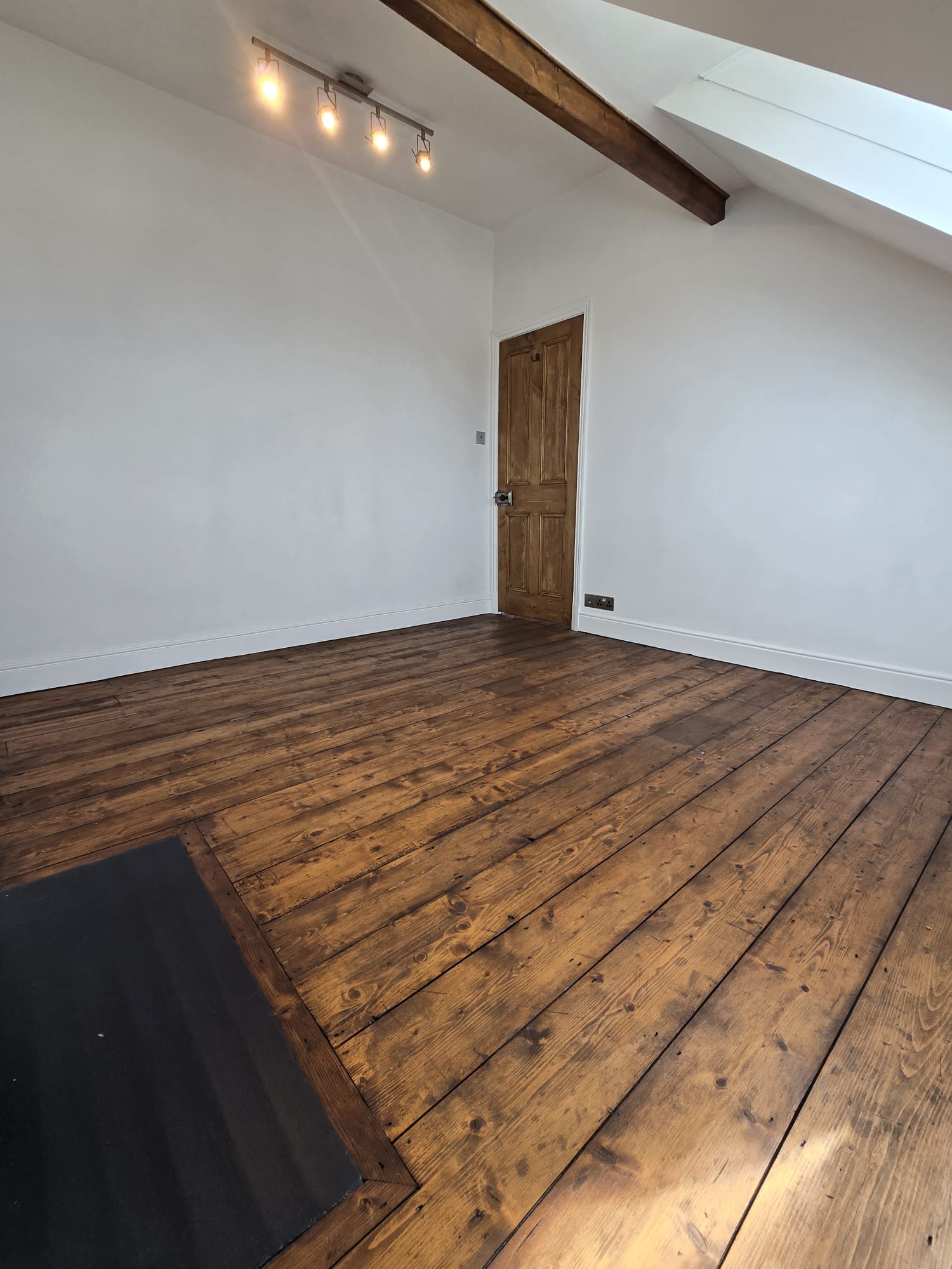 Spacious 5 Bedroom Terraced Property For Sale