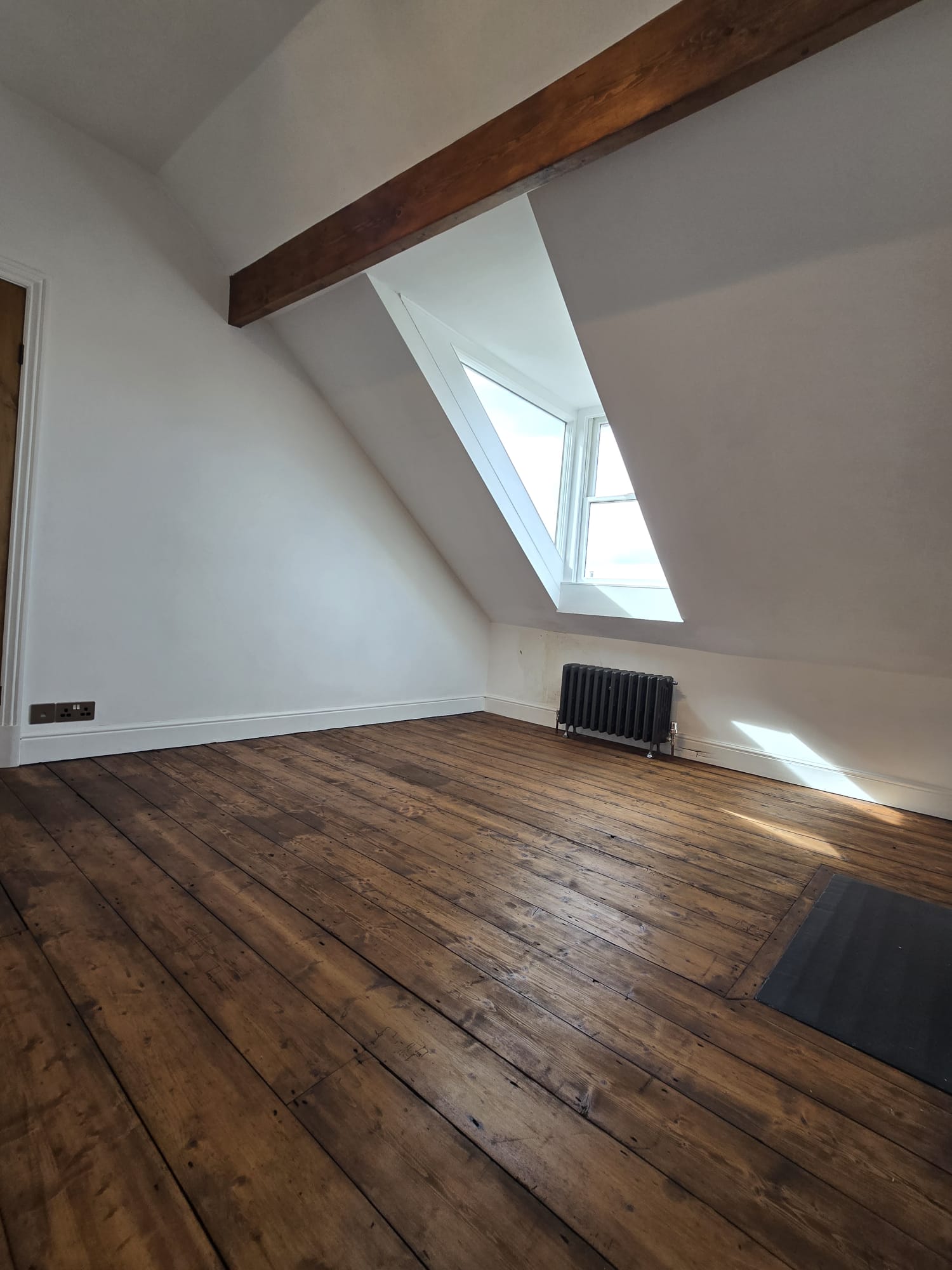 Spacious 5 Bedroom Terraced Property For Sale