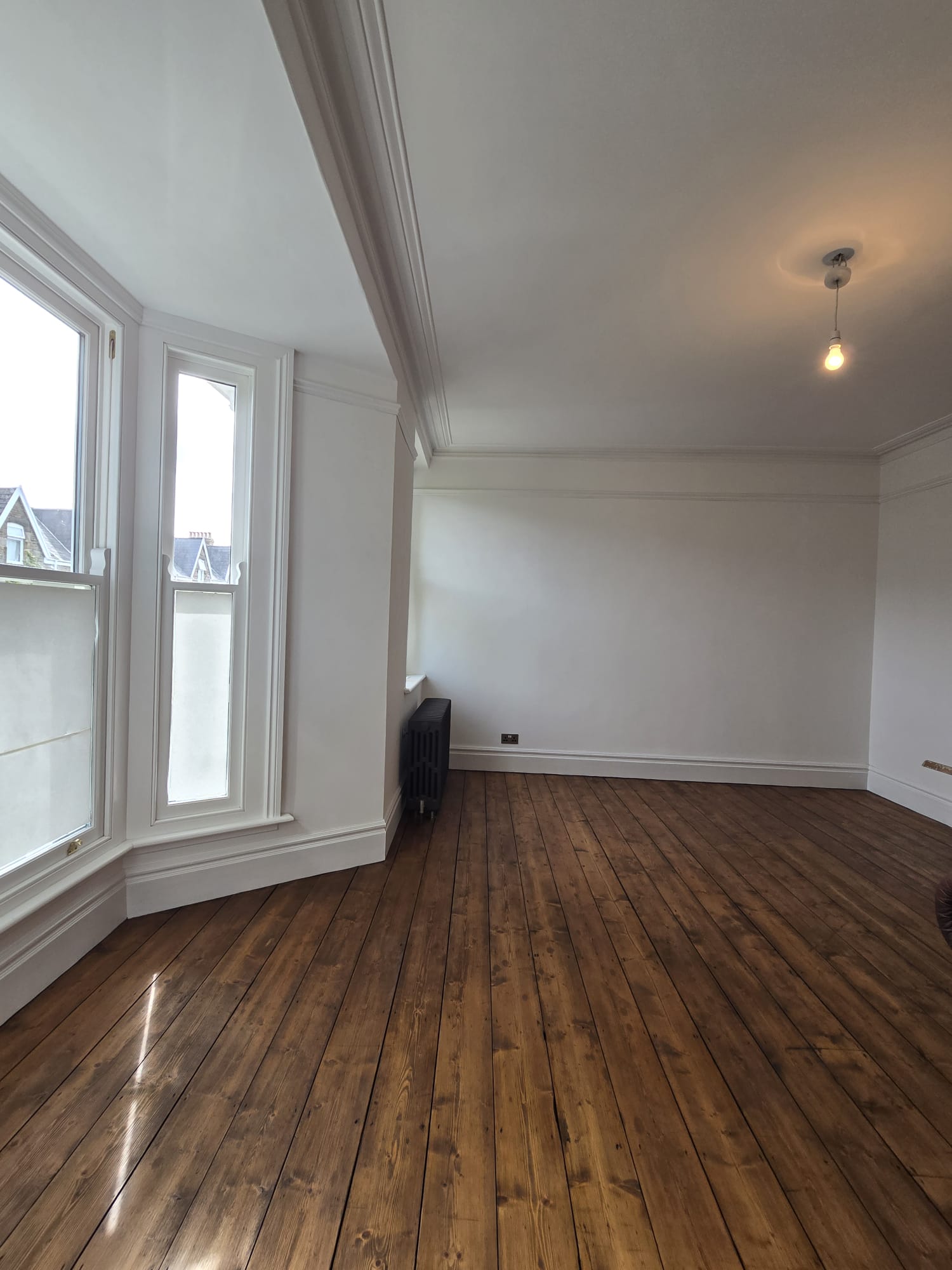 Spacious 5 Bedroom Terraced Property For Sale