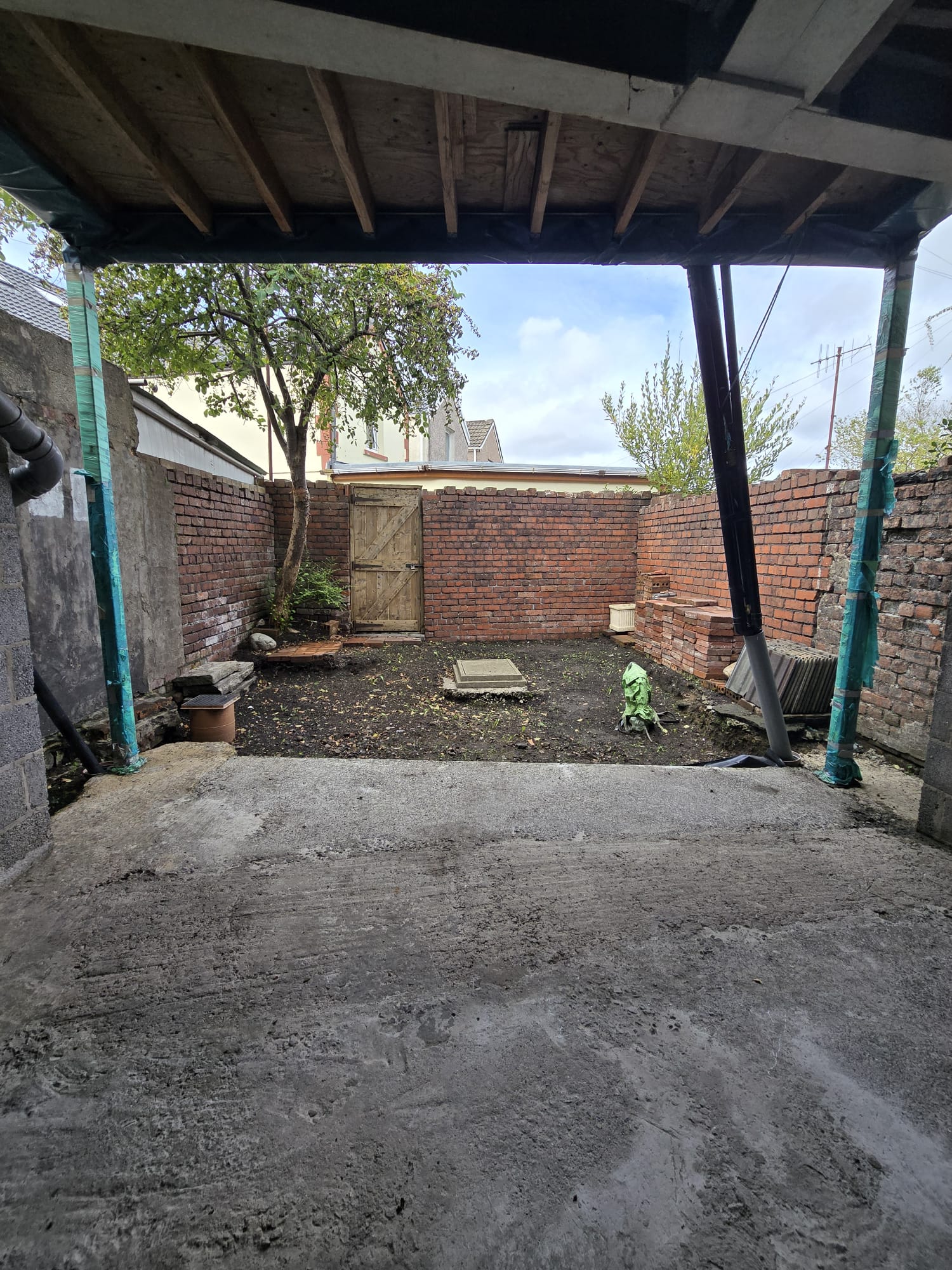 Spacious 5 Bedroom Terraced Property For Sale