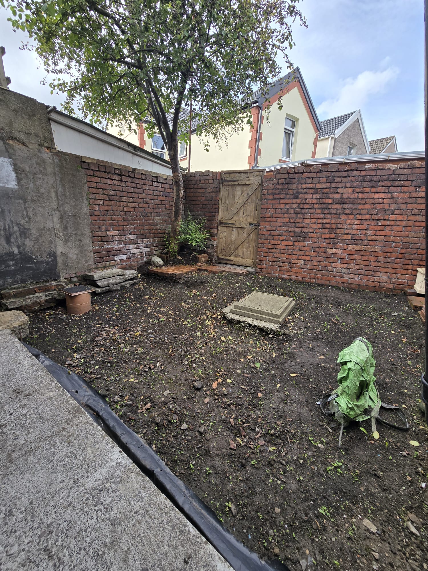 Spacious 5 Bedroom Terraced Property For Sale