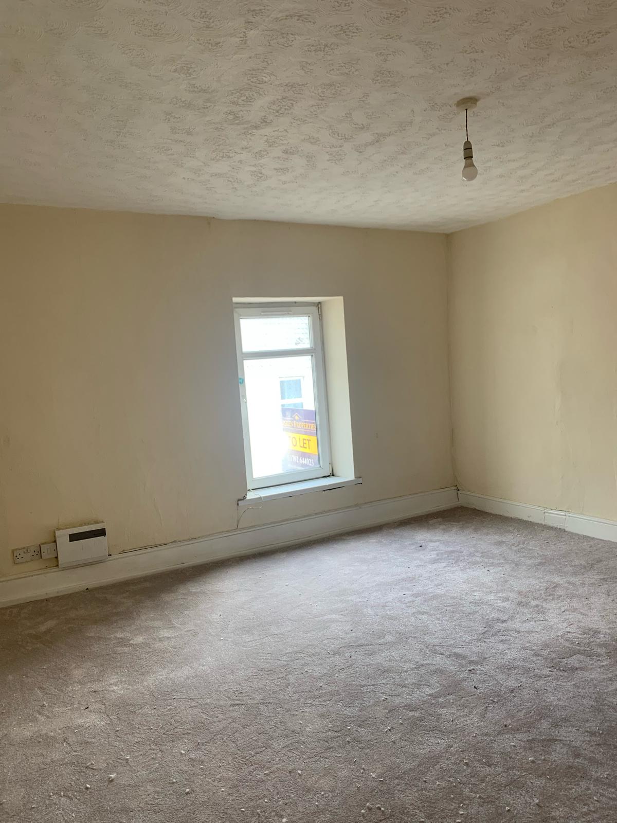 Well Presented 2 Bedroom Property For Sale