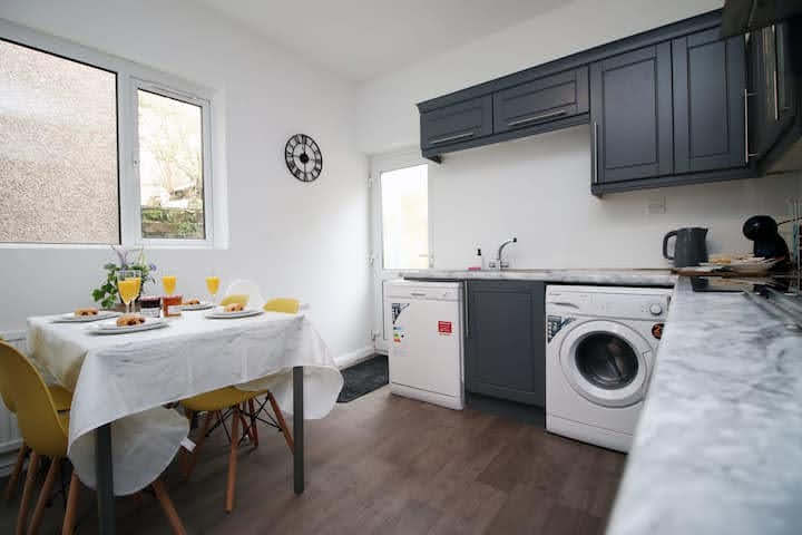 Shared 4 Bedrooms 2 Bathrooms
