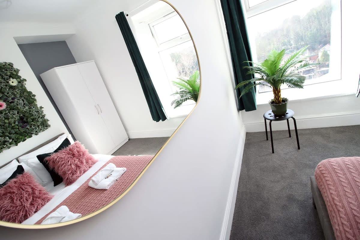 Shared 4 Bedrooms 2 Bathrooms