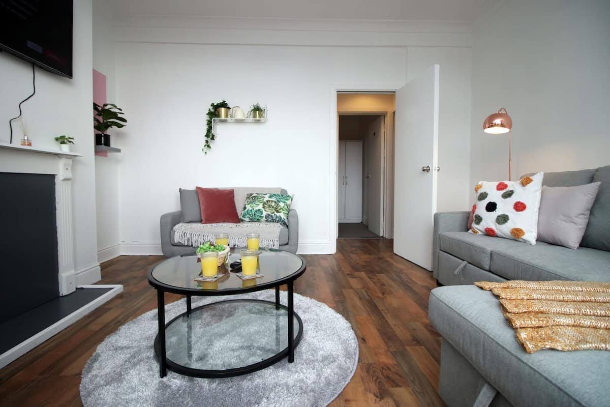 Shared 4 Bedrooms 2 Bathrooms