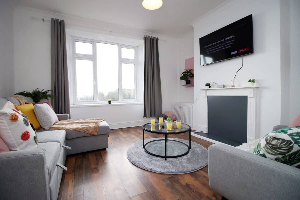 Shared 4 Bedrooms 2 Bathrooms