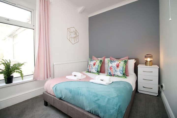 Shared 4 Bedrooms 2 Bathrooms